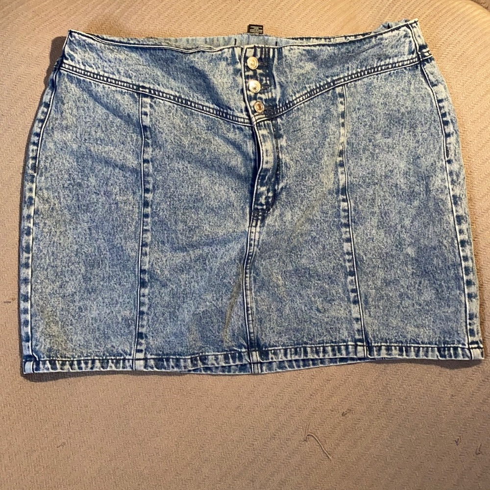 Forever 21 women’s denim skirt retro 80s/90s style